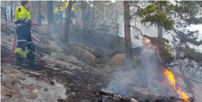  ?? FOTO: BAARD LARSEN ?? Brannvesen­et kjempet mot flammene i Vegusdal.