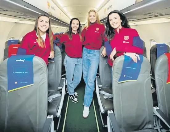  ?? FC BARCELONA ?? Guijarro, Bonmatí, Rolfö y Engen, en el interior del avión que ha llevado al Barça a Londres