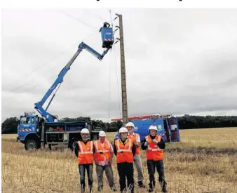  ??  ?? Trois nacelles ont été déployées, notamment pour un remplaceme­nt d’isolateur