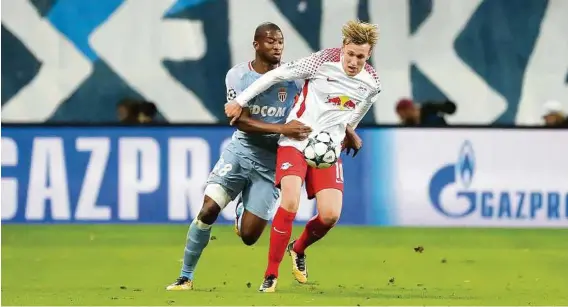  ?? GEPA ?? Emil Forsberg – hier im Zweikampf mit Almamy Touré – erzielte das erste Champions-League-Tor in der Geschichte von RB Leipzig