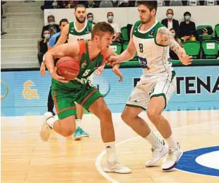  ?? Foto EuroCup ?? Edo Murić je tako kot soigralci v glavnem metal za tri točke in zadel štirikrat.