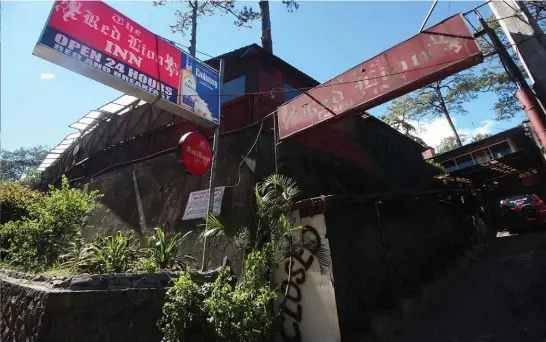  ?? Photo by Jean Nicole Cortes ?? CLOSED. Red lion, a known bar in the city was issued a closure order by Baguio city Mayor Mauricio Domogan for violating city ordinances.