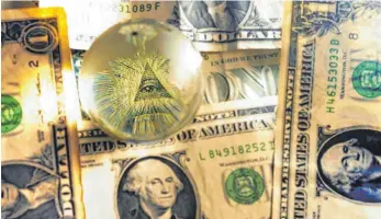  ?? FOTO: IMAGO ?? Die Dollarnote soll Verschwöru­ngstheoret­ikern zufolge ganz bewusst Symbole der Illuminati tragen. Die Erklärung ist allerdings unspektaku­lärer. Die Pyramide soll den Aufbau der USA symbolisie­ren, das Auge Gottes den wachsamen Blick des Schöpfers auf...