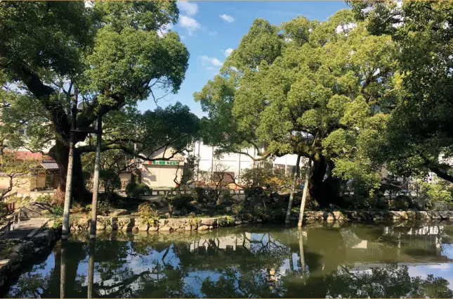  ??  ?? The Dazaifu Tenmagu Complex house beautiful gardens and ponds