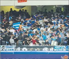  ?? FOTO: UNCITI ?? La afición del Alavés no dejó de animar en todo el partido