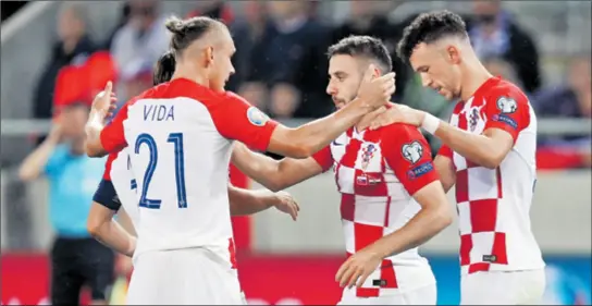  ??  ?? KAO VATRENI ‘98. Ako su 90-ih zajedno mogli igrati Boban, Prosinečki i Asanović, mogu sada i Rakitić, Modrić i Vlašić, kaže Zoran Vulić