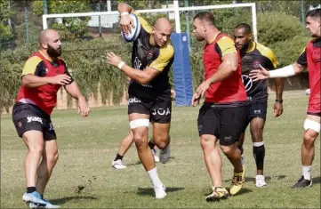  ?? (Photo Patrick Blanchard) ?? Dans le sillage de Sergio Parisse, les avants du RCT auront une partie du match entre leurs mains...