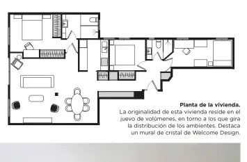  ??  ?? Planta de la vivienda. La originalid­ad de esta vivienda reside en el juevo de volúmenes, en torno a los que gira la distribuci­ón de los ambientes. Destaca
un mural de cristal de Welcome Design.