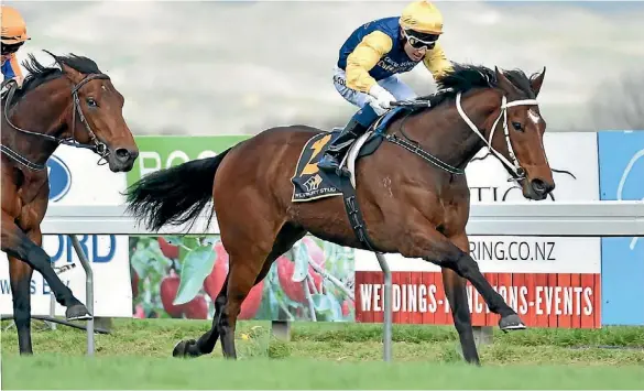  ??  ?? Ugo Foscolo and Michael Coleman power to victory at Hastings in the Cancer Society colours.