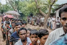  ??  ?? Crisis. Myanmar realiza operacione­s militares contra la minoría musulmana de los rohingya, forzando su huída del país.