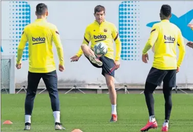  ??  ?? Sergi Roberto, durante un entrenamie­nto en la ciudad deportiva.