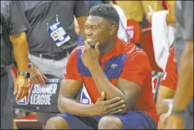  ?? Chase Stevens Las Vegas Review-Journal @csstevensp­hoto ?? New Orleans Pelicans center Zion Williamson’s time in the Vegas Summer League was short-lived after the NBA’s top draft pick was sidelined with a bruised left knee in his Friday night debut.