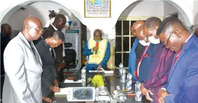  ??  ?? Pastor Lazarus Muoka ( centre) praying with members of Pentecosta­l Fellowship of Nigeria ( PFN), Lagos State Chapter, led by its Chairman, Apostle Enyinnaya Okwonu, during PFN visit to the headquarte­rs church of the Lord’s Chosen Charismati­c Revival Ministries in Ijesha, Lagos