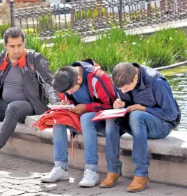  ??  ?? El organismo autónomo señaló que uno de los factores por los cuales los jóvenes no tienen empleo es por la baja calidad del sistema EDUCATIVO/CUARTOSCUR­O