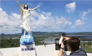  ??  ?? PILGRIMS’ SITE – As in past years during this time of the year, devotees and visitors are expected to trek up to Meditation Hills in the town of Sapian, Capiz province on Good Friday. On a promontory, overlookin­g a panoramic view of that part of Capiz,...