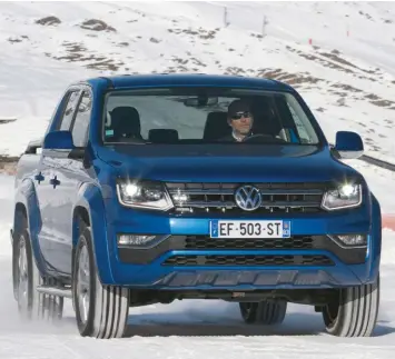  ??  ?? En cours de carrière, l’Amarok a reçu un puissant 3 l V6 turbodiese­l mais proposé, à l’exception des très récentes versions 163 et 204 ch, uniquement en transmissi­on intégrale permanente sans réduction. De quoi grimper en gamme à défaut de grimper aux arbres.