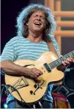  ??  ?? Sul palco
Pat Metheny, 65 anni