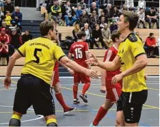  ?? Foto: Oliver Reiser ?? Simon Päsler (rechts) und Markus Bröll waren die Torschütze­n des TSV Leitershof­en beim 3:0 Sieg gegen den TSV Haunstette­n.