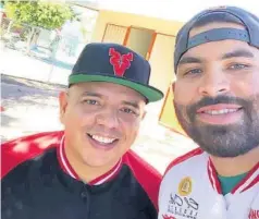  ??  ?? > Félix Valenzuela, presidente de la Liga Interclube­s, con el ligamayori­sta José Luis Urquidy.