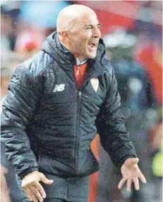  ?? FOTO: AFP ?? ►► Jorge Sampaoli grita durante el partido de ayer entre el Sevilla y el Celta de Vigo.