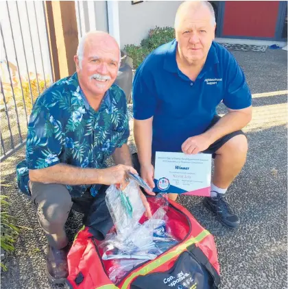  ??  ?? Nominate Your Neighbour competitio­n winner Kevin Low, left, with Western Bay of Plenty Neighbourh­ood Support general manager Bruce Banks.