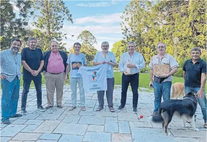  ??  ?? En Olivos. El presidente Alberto Fernández se reunió esta semana con curas villeros en su residencia.