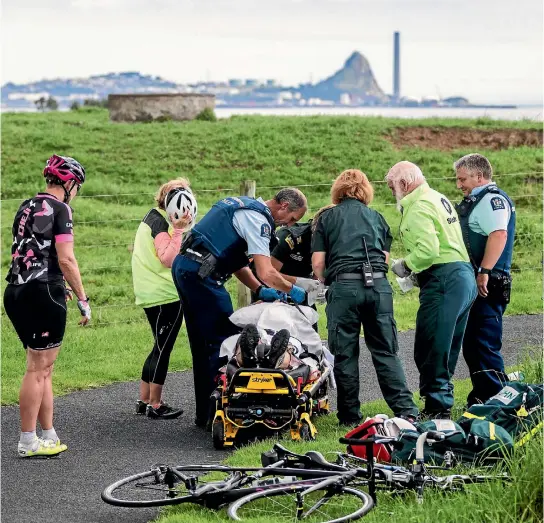  ?? ANDY JACKSON/FAIRFAX NZ ?? Two cyclists had a head on collision on the coastal walkway between Bell Block and the Te Rewa Rewa bridge.