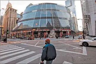  ?? JOSE M. OSORIO/CHICAGO TRIBUNE ?? The Thompson Center in Chicago’s Loop has a delayed timeline for the state to sell the facility.