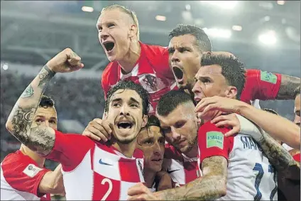 ?? FOTO: EFE ?? Croacia, demasiado para Nigeria Sin hacer un partido brillante el conjunto balcánico logró una victoria en su debut