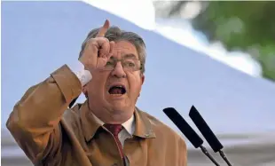  ?? Foto Nicolas Tucat/AFP ?? Jean-Luc Mélenchon rad grmi z govorniške­ga odra.