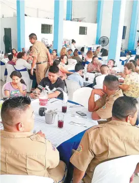  ?? Y. SÁNCHEZ ?? Los elementos conviviero­n junto con sus familias.