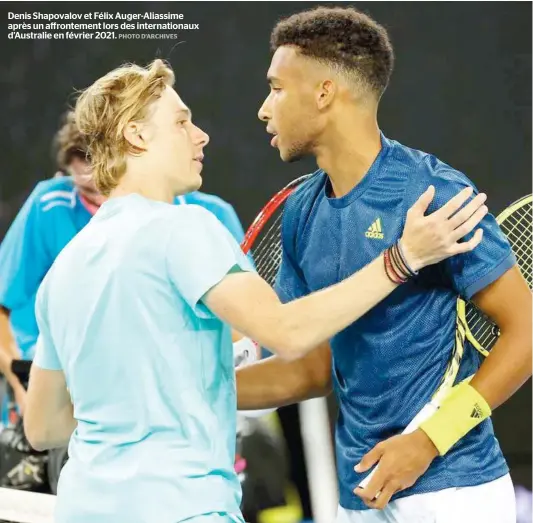  ?? PHOTO D’ARCHIVES ?? Denis Shapovalov et Félix Auger-Aliassime après un affronteme­nt lors des internatio­naux d’Australie en février 2021.