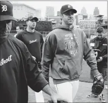  ?? CARLOS OSORIO/THE Associated Press ?? Detroit starting pitcher Justin Verlander, centre, walks back to the dugout after batting practice in preparatio­n for Game 1.