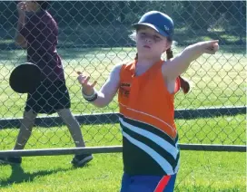  ??  ?? Audrey Graafsma competes in the discus.