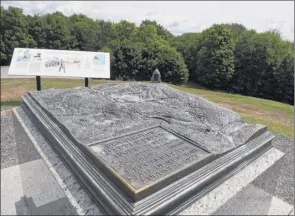  ??  ?? A topographi­c map at the Bennington Battlefiel­d State Historic Site shows how the battle unfolded on Friday in Hoosick.