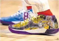  ?? FOTO: JONATHAN DANIEL/AFP ?? Das Gedenken an Kobe Bryant hatte viele Facetten beim Allstar-Spiel. Pascal Siakam von „Team Giannis“trug als Tribut diese Schuhe.