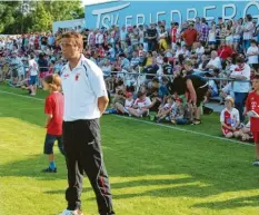  ?? Foto: Otmar Selder ?? Im Jahr 2012 gab der Bundesligi­st FC Augsburg mit Trainer Markus Weinzierl anlässlich der 150-Jahr-Feier des Vereins ein Gastspiel.