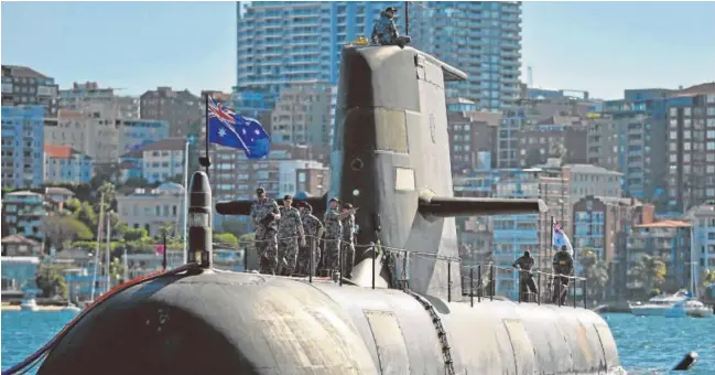  ?? // AFP ?? El HMAS Waller de la Marina Real Australian­a, un submarino diésel-eléctrico de clase Collins, en Sídney en 2016