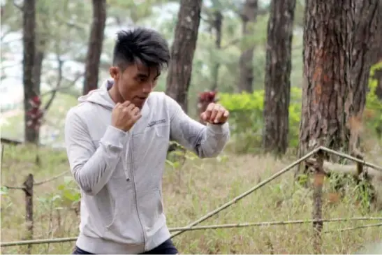  ?? Photo by Roderick Osis ?? IN THE WOODS. Team Lakay flyweight Jomar Pa-ac works out in the woods as he gears up for “Brave 12: KHK Legacy” on May 11, 2018 in Jakarta, Indonesia.