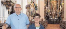  ?? FOTO: BIRGA WOYTOWICZ ?? Dietmar Jehle, der Vorsitzend­e des Fördervere­ins, und Kassiereri­n Christa Fessler wollen mit einem Benefizkon­zert Spenden für die Sanierung der Wallfahrts­kirche Steinhause­n einnehmen.