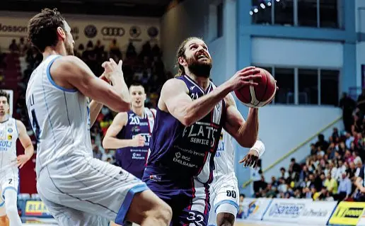  ?? (Alessandro Beltramini) ?? Partita persa nel finale
La Fortitudo ha giocato alla pari per 34 minuti, Valerio Cucci ha fatto una gara positiva