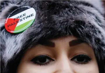  ?? (Reuters) ?? A PRO-PALESTINIA­N activist wears a Palestinia­n-flag hat pin at a demonstrat­ion in California.