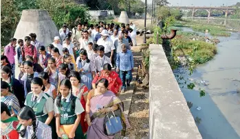  ?? — DECCAN CHRONICLE ?? Students, activists, professors and others participat­ed in the Musi River walk meant to highlight problems facing the river, in Hyderabad on Friday.