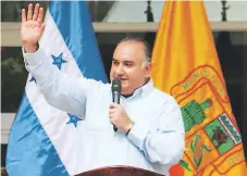  ??  ?? FUNCIONARI­O. Alexander López puso en alto al municipio de El Progreso en el encuentro municipali­sta a nivel mundial.