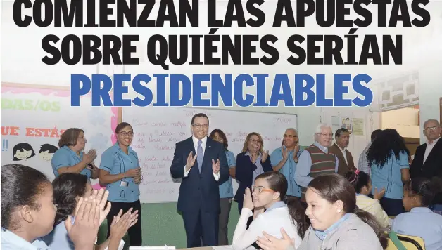  ??  ?? Activismo. Andrés Navarro realizó una reconocida labor en el Ministerio de Relaciones Exteriores; y ahora como ministro de Educación es el principal abanderado de la Revolución Educativa que realiza el gobierno del presidente Danilo Medina, manteniend­o...