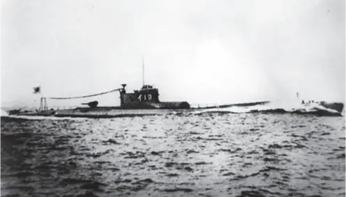 ??  ?? VASEMMALLA: Japanilain­en sukellusve­ne I-19.