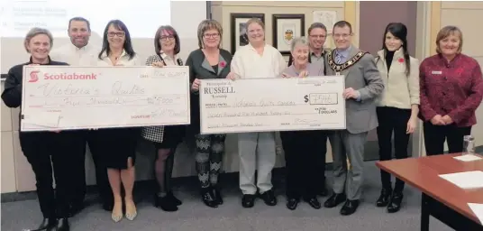  ?? —photo Vicky Charbonnea­u ?? During last council meeting, the amount donated to Victoria’s Quilts Canada was revealed following the Local Flavours
Rendez-Vous. The event, organized by the Economic Developmen­t Department, took place on October 2, at the Embrun Community Centre....