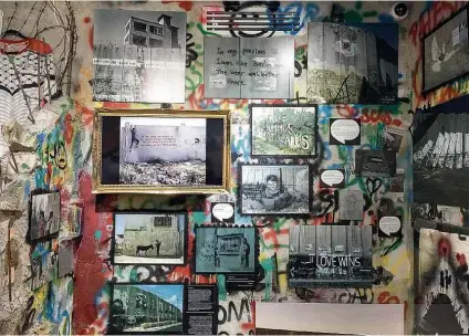  ?? Fotos Dan Balilty/“New York Times” ?? Instalação de arte dentro do museu do hotel Walled Off, idealizado pelo artista britânico Banksy, em Belém