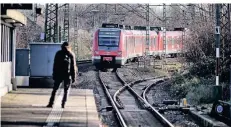  ?? FOTO: KÖHLEN (ARCHIV) ?? Am Bahnhof Hilden könnte die S-Bahn 1 sowohl wie gehabt nach Solingen als auch nach Opladen über die Güterstrec­ken abzweigen.