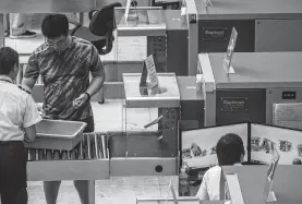  ?? Lam Yik Fei / New York Times ?? A security checkpoint at the West Kowloon station in Hong Kong, where border officers have begun routinely searching the phones of people entering mainland China, raising concerns that Beijing is trying to identify protest sympathize­rs.